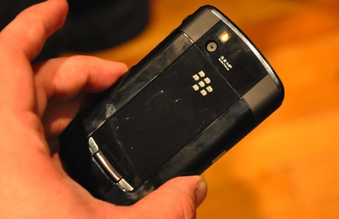 Blackberry tour bên cạnh bold và curve 8900