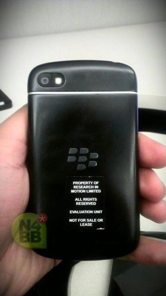 Blackberry x10 bàn phím qwerty lộ thêm ảnh thực tế