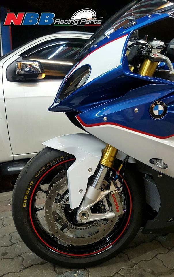 Bmw s1000rr 2015 độ phong cách với gói nâng cấp phụ kiện hàng hiệu