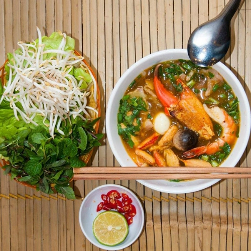 Bún giả cầy và bánh canh ghẹ lạ miệng cho bữa trưa ở hà nội