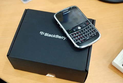 Cận cảnh blackberry bold của viettel