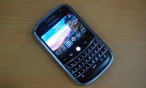 Cận cảnh blackberry bold của viettel