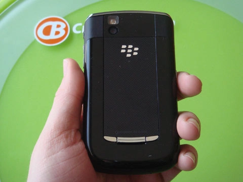 Cận cảnh blackberry niagara 9630