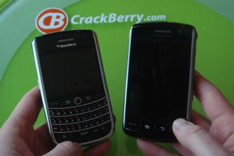 Cận cảnh blackberry niagara 9630