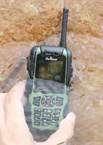 Cận cảnh điện thoại siêu bền chuẩn ip-57 tại việt nam