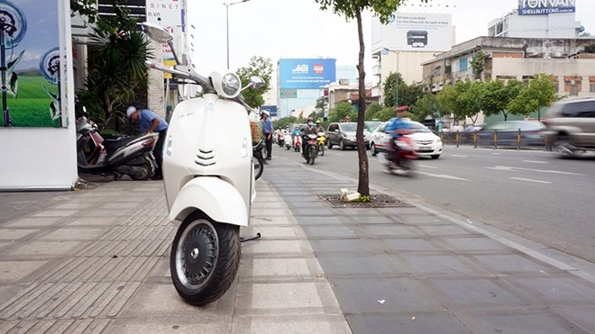 Cận cảnh vespa 946 mới về việt nam