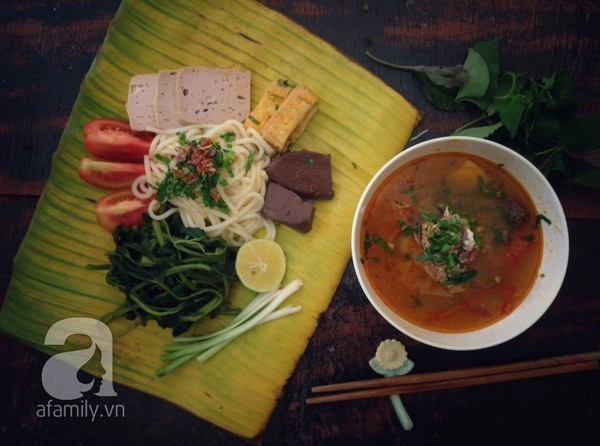 Canh bún nóng hổi đổi món cho bữa sáng