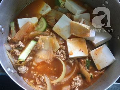 Canh kim chi ngon mê mẩn lòng người