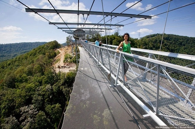 Cầu treo đi bộ dài nhất thế giới