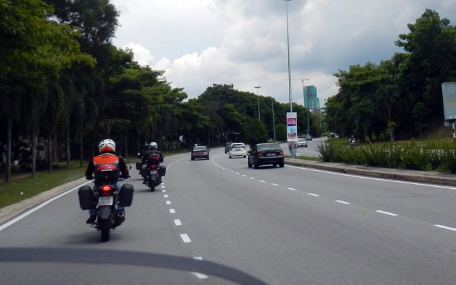 Chinh phục 5000km qua malaysia bằng xe máy của 4 chàng trai việt