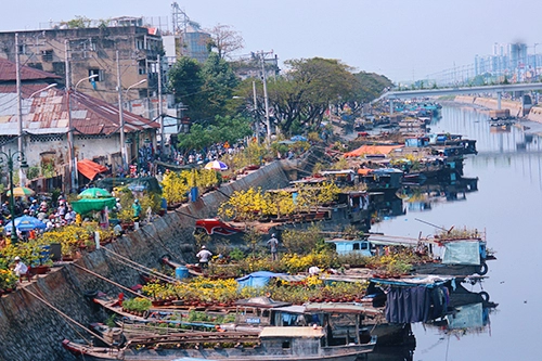 Chợ hoa trên sông giữa lòng sài gòn