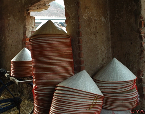 Chợ nón làng chuông