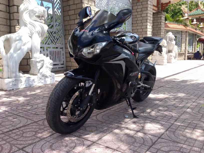 Chùm ảnh một chiếc cbr1000 đời cũ vô nhiều đồ chơi