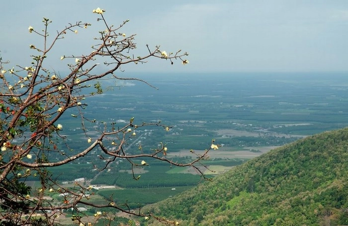 Cung đường bí ẩn chinh phục núi bà đen