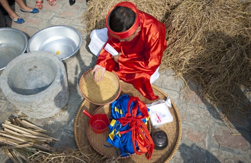 Cuộc thi thổi cơm ở làng thị cấm