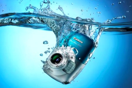 D10 máy ảnh chịu nước đầu tiên của canon