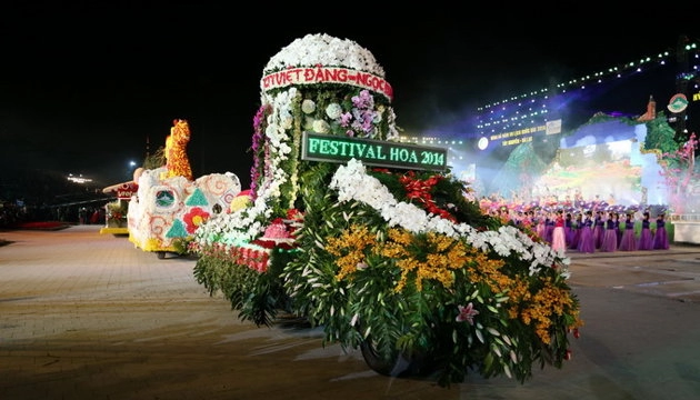 Đà lạt rực rỡ đêm khai mạc festival hoa 2013