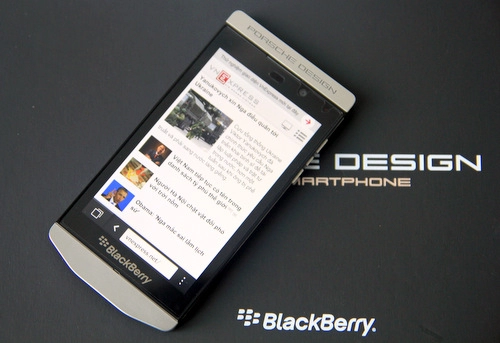 Đập hộp smartphone cảm ứng hạng sang của blackberry ở vn