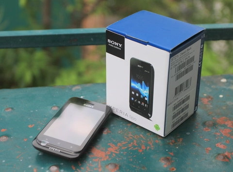 đập hộp smartphone rẻ nhất của sony tại việt nam