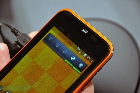Di động android nhật với màn hình như iphone 4