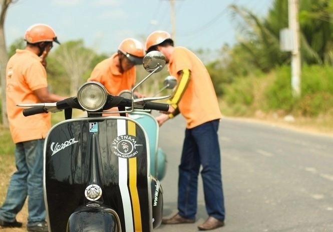 Du hí những nẻo đường đất việt trên chiếc vespa cổ điển