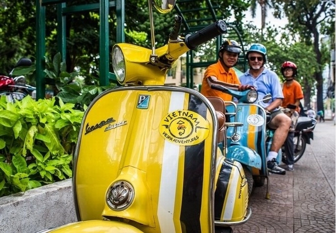 Du hí những nẻo đường đất việt trên chiếc vespa cổ điển