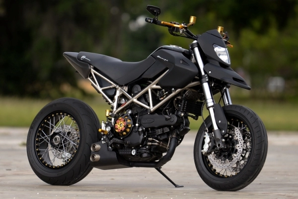 Ducati hypermotard cứng cáp với bản độ từ c2 design