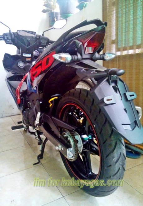 Exciter 150 với cách độ pass biển số đơn giản của biker indonesia