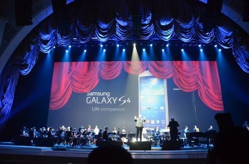Galaxy s4 trình làng với màn hình full hd mỏng 78 mm