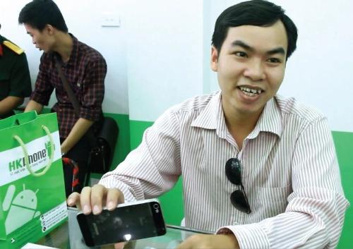 Gần 1000 người đặt mua smartphone irevo vỏ thép
