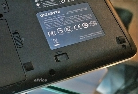 Gigabyte m1305 với card đồ họa ngoài máy