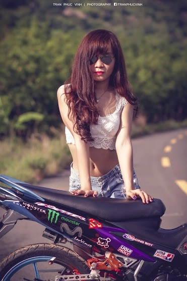 Girl tây ninh khoe dáng cùng exciter movista