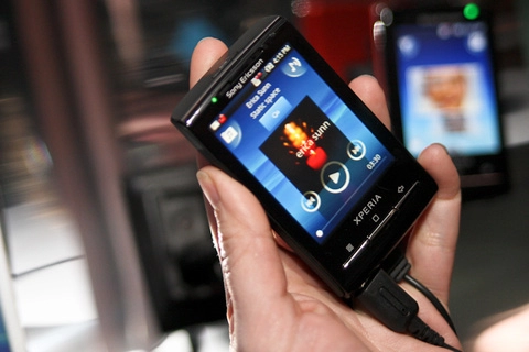 Hai smartphone tí hon của sony ericsson