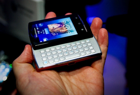 Hai smartphone tí hon của sony ericsson