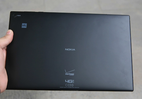 Hình ảnh mở hộp lumia 2520 tại việt nam