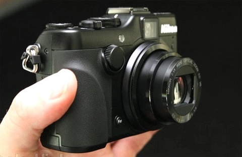 Hình thực tế máy ảnh compact cao cấp nikon p7100