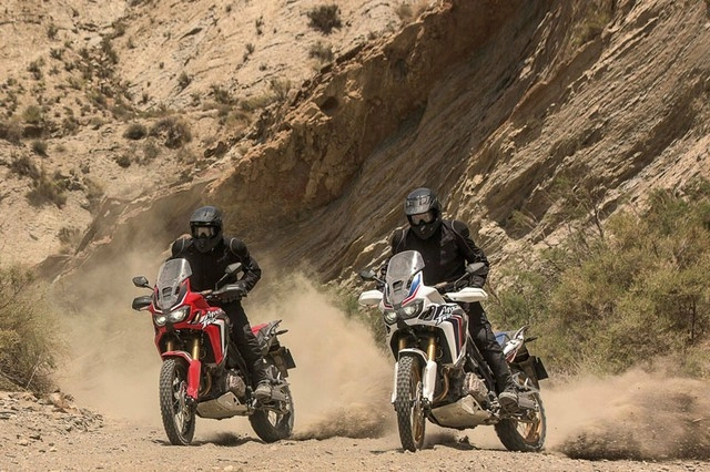 Honda crf1000l africa twin 2016 tuyên chiến các đối thủ adventure