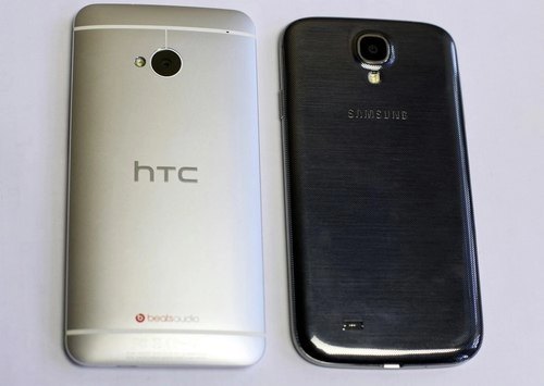 Htc one đọ dáng với samsung galaxy s4