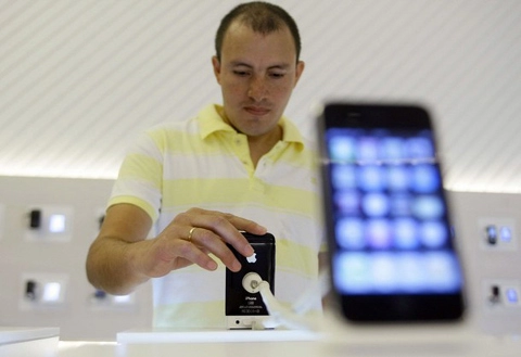 Iphone 3gs đến tay người dùng