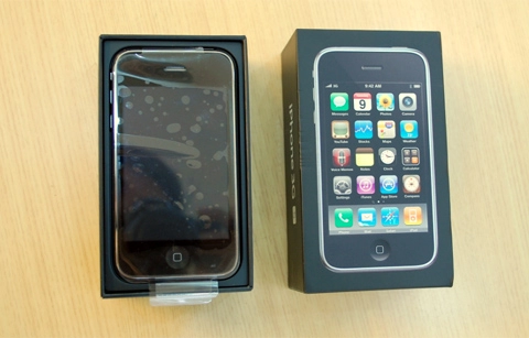 Iphone 3gs ế vì giá trên trời