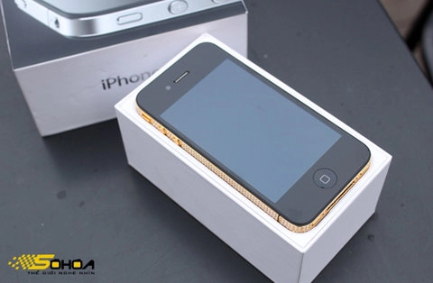 Iphone 4 mạ vàng đính đá swarovski