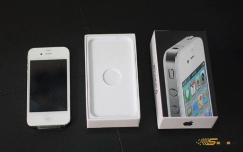 Iphone 4 màu trắng đầu tiên về vn