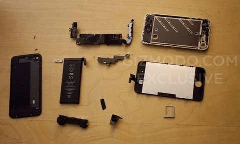 Iphone 4g bị tháo rời linh kiện