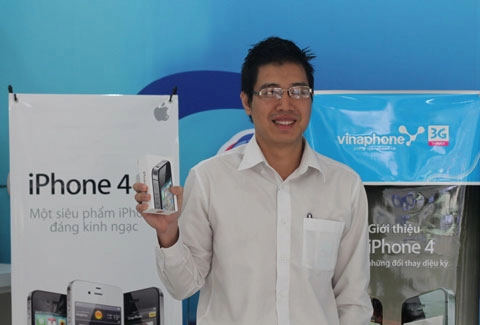 Iphone 4s chính hãng ế ẩm ngày ra mắt