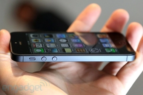 Iphone 5 có thể khan hàng vì lỗi trầy xước