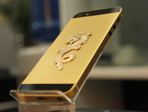 Iphone 5 mạ vàng khảm hình rồng ở việt nam