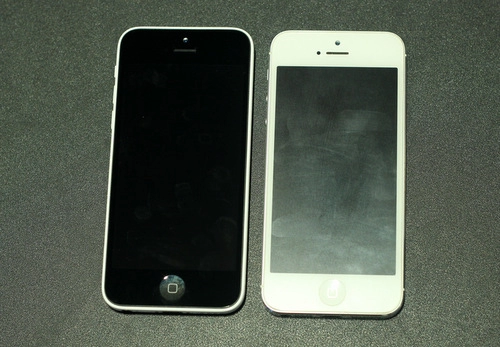 Iphone 5c vỏ nhựa đọ dáng với iphone 5