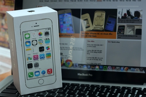 Iphone 5s đầu tiên về việt nam giá hơn 20 triệu đồng