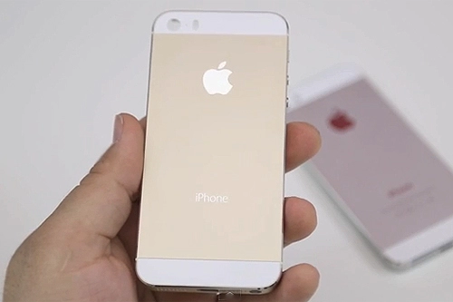 Iphone 5s vàng sâm panh xuất hiện trong video mới