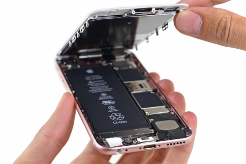 Iphone 6s bị mổ bụng lộ pin 1715 mah